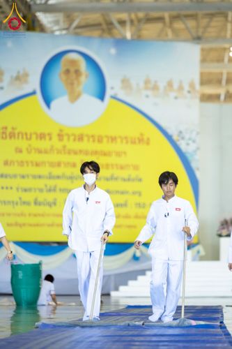 ภาพ No.223476:วันวิสาขบูชา วันอาทิตย์ที่ 11 พฤษภาคม พ.ศ. 2568 พิธีตักบาตร และปฎิบัติธรรม ณ สภาธรรมกายสากล วัดพระธรรมกาย