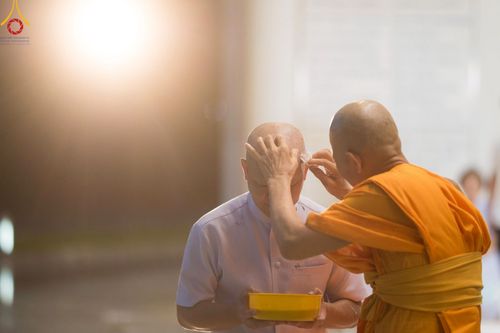 ภาพ No.223284:วันที่ 2 -10 พฤษภาคม พ.ศ. 2568 พิธีตัดปอยผม ปลงผม พิธีขอขมาลาอุปสมบทอุทิศชีวิต ของอุบาสก พิสิทธิ์ หมื่นแกล้ว  ณ วัดพระธรรมกาย