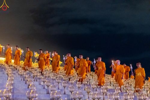 ภาพ No.160717:พิธีจุดประทีป 20,000 ดวง บูชาพระมหาธรรมกายเจดีย์ และบูชาพระมงคลเทพมุนี (สด จนฺทสโร) พระผู้ปราบมาร ณ ลานธรรม พระมหาธรรมกายเจดีย์ วัดพระธรรมกาย จ.ปทุมธานี วันที่ 10 ตุลาคม พ.ศ. 2567