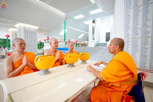ภาพ No.229284:วันเสาร์ที่ 14 มิถุนายน พ.ศ. 2568 พิธีบรรพชา , พิธีถวายบาตร , พิธีอุปสมบท ในโครงการบรรพชาอุปสมบทหมู่ ผู้บริหารรุ่นที่ 15 และ อุดมศึกษา รุ่นที่ 52 ณ โบสถ์พระไตรปิฎก วัดพระธรรมกาย
