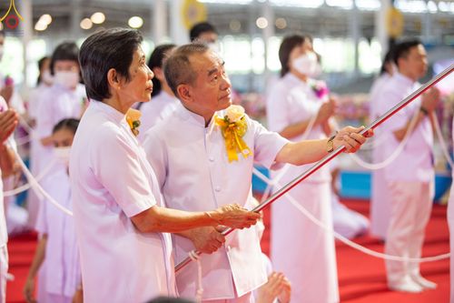 ภาพ No.86974:พิธีตักบาตร , พิธีบูชาข้าวพระ , พิธีจุดเทียนใจ ไฟนิรันดร์ อนันตชัย ในวันอาทิตย์ต้นเดือน 3 กันยายน พ.ศ. 2566 ณ วัดพระธรรมกาย