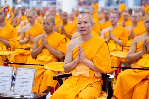 ภาพ No.237575:วันอาทิตย์ที่ 10 สิงหาคม พ.ศ.2568 พิธีมอบใบประกาศเกียรติคุณ โครงการสอบบาลี "ฉลองแชมป์" บูชาธรรม 80 ปี หลวงพ่อธัมมชโย ประจำปี 2568 และ พิธีมอบดวงแก้วสามเณรทรงบาลีไวยากรณ์ ณ สภาธรรมกายสากล วัดพระธรรมกาย ปทุมธานี