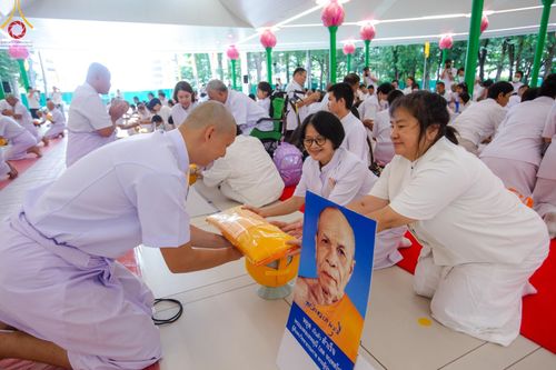 ภาพ No.156799:พิธีบรรพชาอุปสมบท ธรรมทายาท โครงการอุปสมบทหมู่บูชาธรรมครบรอบ 107 ปี วันครูผู้ค้นพบวิชชาธรรมกาย ณ โบสถ์พระไตรปิฏก วัดพระธรรมกาย วันเสาร์ที่ 14 กันยายน พ.ศ. 2567