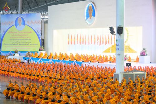 ภาพ No.76727:พิธีตักบาตรข้าวสารอาหารแห้ง  ณ บ้านแก้วเรือนทองคุณยายฯ สภาธรรมกายสากล  วัดพระธรรมกาย จ.ปทุมธานี  ในวันอาทิตย์ต้นเดือนที่ 6 มีนาคม พ.ศ. 2566