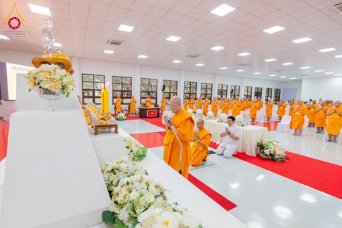 ภาพ No.294205:วันอาทิตย์ที่ 14 ธันวาคม พ.ศ.2568 พิธีเจริญพระพุทธมนต์สมโภชดวงแก้วลูกนิมิตเอก และดวงแก้วนิมิตปฏิบัติธรรม อัญเชิญประดิษฐาน  ณ วัดพระธรรมกายในประเทศสหรัฐอเมริกาและประเทศเยอรมนี 7 แห่ง ณ อาคารปลูกศรัทธา 2 วัดพระธรรมกาย