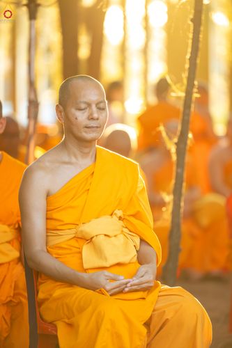 ภาพ No.290020:วันที่ 6 มกราคม พ.ศ. 2569 พิธีจุดประทีปถวายเป็นพุทธบูชา และบูชาธรรมมหาปูชนียาจารย์ (ภาพชุดที่ 2) ณ อนุสรณ์สถานมหาวิหารพระมงคลเทพมุนี (โลตัสแลนด์) อ.สองพี่น้อง จ.สุพรรณบุรี ในโครงการธรรมยาตรา กตัญญูบูชา มหาปูชนียาจารย์ พระมงคลเทพมุนี(สด จนฺทสโร) พระผู้ปรา