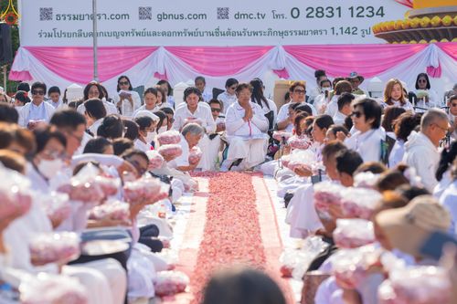 ภาพ No.294980:วันที่ 14 มกราคม พ.ศ. 2569 พิธีต้อนรับพระธรรมยาตรา อนุสรณ์สถานลำดับที่ 4  สถานที่เกิดด้วยกายธรรม ณ วัดโบสถ์บน ต.บางคูเวียง จ.นนทบุรี ในโครงการธรรมยาตรา กตัญญูบูชา มหาปูชนียาจารย์ พระมงคลเทพมุนี(สด จนฺทสโร) พระผู้ปราบมาร อนุสรณ์สถาน 7 แห่ง ปีที่ 14