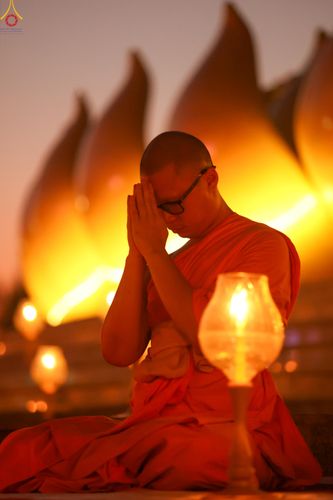 ภาพ No.302309:วันที่ 23 มกราคม พ.ศ. 2569 พิธีจุดประทีปธรรมถวายเป็นพุทธบูชา (ภาพชุดที่ 2) และบูชาธรรมมหาปูชนียาจารย์  ณ อนุสรณ์สถานลำดับที่ 5 สถานที่เผยแผ่วิชชาธรรมกายครั้งแรก อนุสรณ์สถานบางปลา วัดบางปลา อำเภอบางเลน จังหวัดนครปฐม ในโครงการธรรมยาตรา กตัญญูบูชา มหาปูชนีย