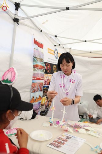 ภาพ No.81120:Lotus Lantern Festival 2023  เทศกาลโคมดอกบัว เนื่องในวันวิสาขบูชา   ของชาวพุทธทุกชาติ ทุกนิกาย ในสาธารณรัฐเกาหลีใต้ วันที่ 20-21 พฤษภาคม พ.ศ. 2566