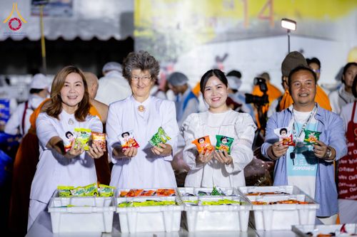 ภาพ No.289483:วันที่ 7 มกราคม พ.ศ. 2569 พิธีถวายภัตตาหารเป็นสังฆทาน แด่พระธรรมยาตรา ในโครงการธรรมยาตรา กตัญญูบูชา มหาปูชนียาจารย์ พระมงคลเทพมุนี(สด จนฺทสโร) พระผู้ปราบมาร อนุสรณ์สถาน 7 แห่ง ปีที่ 14 ณ อนุสรณ์สถานมหาวิหารพระมงคลเทพมุนี (โลตัสแลนด์) อ.สองพี่น้อง จ.สุพรร