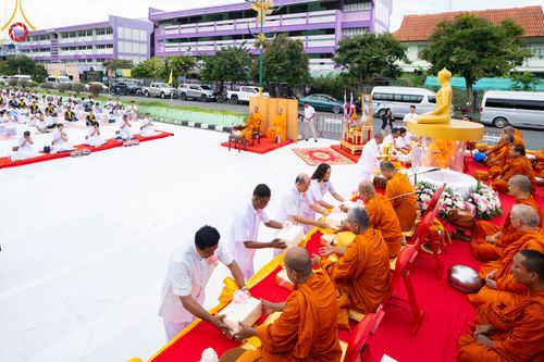 ภาพ No.341167:วันที่ 27 กรกฎาคม พ.ศ. 2569 พิธีตักบาตรพระ 1,000 รูป เมืองพัทลุง  ณ ถนนราเมศวร์ อ.เมือง จ.พัทลุง