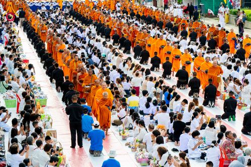 ภาพ No.329502:วันอาทิตย์ที่ 24 พฤษภาคม พ.ศ. 2569 พิธีตักบาตรพระ 1,000 รูป เพื่อถวายเป็นพุทธบูชาในเทศกาลวิสาขบูชาโลก และ ถวายเป็นพระราชกุศล  ณ ลานศิลปวัฒนธรรม เมืองปัตตานี จ.ปัตตานี