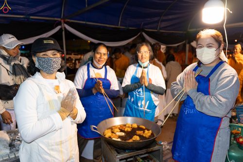 ภาพ No.281349:วันเสาร์ที่ 27 ธันวาคม พ.ศ.2568 พิธีตักบาตรพระ ๑,๐๐๐ รูป   เพื่อความเป็นสิริมงคลแก่ชีวิตและแผ่นดินไทย  มหากุศลครั้งยิ่งใหญ่แห่งปี ส่งท้ายปีเก่า ต้อนรับปีใหม่  ณ ถนนหน้าที่ว่าการอำเภอภูเรือ จังหวัดเลย