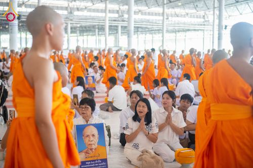 ภาพ No.319580:วันเสาร์ที่ 4 เมษายน พ.ศ.2569 พิธีขอขมา มอบผ้าไตร และถวายบาตรแด่นาคธรรมทายาท ในโครงการบรรพชาสามเณรฟื้นฟูพระพุทธศาสนาทั่วไทย โครงการหน่อแก้วเปรียญธรรม รุ่นที่ 14 โครงการสามเณรยุวธรรมทายาท รุ่นที่ 34 โครงการสามเณรมัชฌิมธรรมทายาท รุ่นที่ 30 ณ สภาธรรมกายสากล