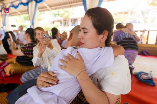 ภาพ No.317677:วันพฤหัสบดีที่ ๒ เมษายน พ.ศ.๒๕๖๙ พิธีบรรพชาสามเณรภาคฤดูร้อน น้อมบูชาธรรมอายุวัฒนมงคล ๘๒ ปี หลวงพ่อธัมมชโย และ ถวายเป็นพระราชกุศลแด่ สมเด็จพระกนิษฐาธิราชเจ้ากรมสมเด็จพระเทพรัตน์ราชสุดาฯ สยามบรมราชกุมารี รุ่นที่ ๑๓ ณ วัดทุ่งเจริญธรรม อำเภออมก๋อย จังหวัดเชี