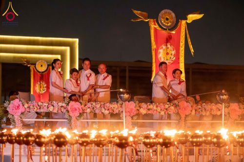 ภาพ No.312348:วันอังคารที่ 3 มีนาคม พ.ศ.2569 พิธีเวียนประทักษิณและจุดมาฆประทีป (ภาพชุดที่ 2) ณ ลานธรรมพระมหาธรรมกายเจดีย์ วัดพระธรรมกาย