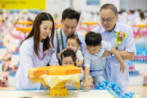 ภาพ No.318629:วันอาทิตย์ต้นเดือนที่ 5 เมษายน พ.ศ.2569 พิธีทอดผ้าป่าสมทบมหาสังฆทาน 40,000 กว่าวัดทั่วประเทศ ณ สภาธรรมกายสากล วัดพระธรรมกาย