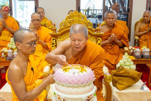 ภาพ No.336249:วันจันทร์ที่ 22 มิถุนายน พ.ศ.2569 พิธีอัญเชิญพระธรรมกาย และบรรจุพระบรมสารีริกธาตุ  ภายในเกศดอกบัวตูม องค์พระประธาน ณ อาคารสมปรารถนา วัดกลางธนรินทร์ ต.บ้านแป้ง อ.พรหมบุรี จ.สิงห์บุรี