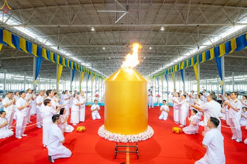 ภาพ No.342844:วันอาทิตย์ที่ 9 สิงหาคม พ.ศ.2569 พิธีจุดเทียนใจ ไฟนิรันดร์ อนันตชัย ณ รัตนบัลลังก์ วัดพระธรรมกาย