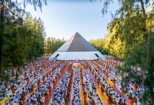 ภาพ No.105734:พิธีต้อนรับพระธรรมยาตรา ในโครงการธรรมยาตรากตัญญูบูชา มหาปูชนียาจารย์ พระมงคลเทพมุนี(สด จนฺทสโร) พระผู้ปราบมาร อนุสรณ์สถาน 7 แห่ง ปีที่ 12 วันที่ 3 มกราคม พ.ศ. 2567 ณ อนุสรณ์สถานโลตัสแลนด์ จ.สุพรรณบุรี