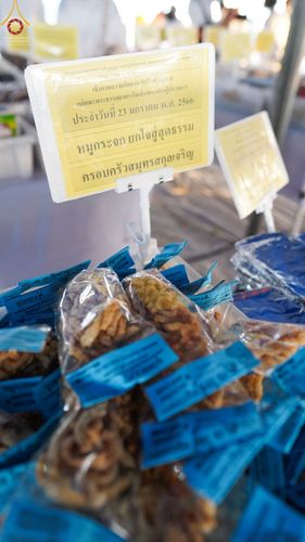 ภาพ No.73944:พิธีถวายภัตตาหารเป็นสังฆทาน แด่คณะพระธรรมยาตราฯ ในโครงการธรรมยาตรากตัญญูบูชา มหาปูชนียาจารย์ พระมงคลเทพมุนี(สด จนฺทสโร) พระผู้ปราบมาร อนุสรณ์สถาน 7 แห่ง ปีที่ 11 วันที่ 23 มกราคม พ.ศ. 2566