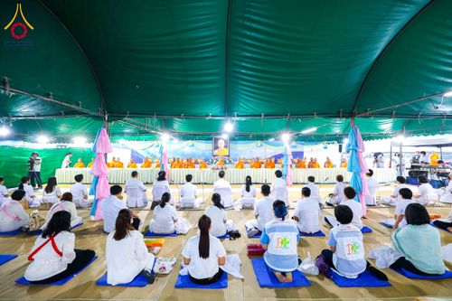 ภาพ No.299195:วันที่ 21 มกราคม พ.ศ. 2569 พิธีถวายภัตตาหารเป็นสังฆทาน แด่พระธรรมยาตรา ณ อนุสรณ์สถานบางปลา วัดบางปลา อำเภอบางเลน จังหวัดนครปฐม ในโครงการธรรมยาตรา กตัญญูบูชา มหาปูชนียาจารย์ พระมงคลเทพมุนี(สด จนฺทสโร) พระผู้ปราบมาร อนุสรณ์สถาน 7 แห่ง ปีที่ 14