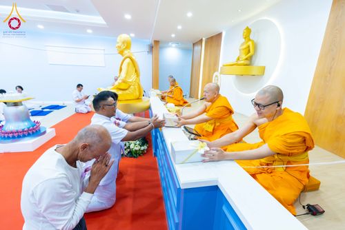 ภาพ No.313292:วันอาทิตย์ที่ 8 มีนาคม พ.ศ. 2569 พิธีสมโภชรูปเหมือนพระมงคลเทพมุนี (สด จนฺทสโร) และพิธีทอดผ้าป่าสามัคคีเพื่อสร้างวิหารพระมงคลเทพมุนี ณ วัดพุทธเคปทาวน์ ประเทศแอฟริกาใต้