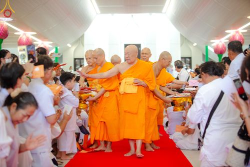 ภาพ No.137852:พิธีอุปสมบทสามเณรอุทิศชีวิต 11 รูป วันวิสาขบูชา พุธที่ 22 พฤษภาคม พ.ศ.2567 ณ อุโบสถ วัดพระธรรมกาย