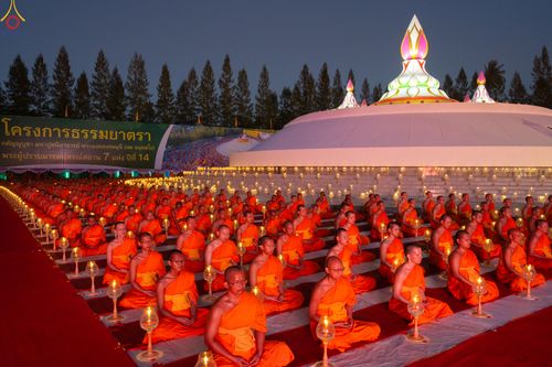 ภาพ No.292130:วันที่ 10 มกราคม พ.ศ. 2569 พิธีจุดประทีปถวายเป็นพุทธบูชา และบูชาธรรมมหาปูชนียาจารย์  ณ อนุสรณ์สถานคลองบางนางแท่น อ.สามพราน จ.นครปฐม ในโครงการธรรมยาตรา กตัญญูบูชา มหาปูชนียาจารย์ พระมงคลเทพมุนี(สด จนฺทสโร) พระผู้ปราบมาร อนุสรณ์สถาน 7 แห่ง ปีที่ 14