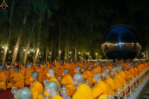 ภาพ No.69528:พิธีจุดประทีปถวายเป็นพุทธบูชา และบูชาธรรมมหาปูชนียาจารย์ ในโครงการธรรมยาตรากตัญญูบูชา มหาปูชนียาจารย์ พระมงคลเทพมุนี(สด จนฺทสโร) พระผู้ปราบมาร ปีที่ 11 ณ อนุสรณ์สถานมหาวิหารพระมงคลเทพมุนี อ.สองพี่น้อง จ.สุพรรณบุรี