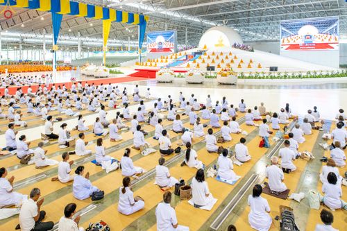 ภาพ No.337907:วันอาทิตย์ต้นเดือน 5 กรกฎาคม พ.ศ.2569 พิธีบูชาข้าวพระ ณ สภาธรรมกายสากล วัดพระธรรมกาย