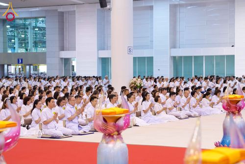 ภาพ No.318390:วันอาทิตย์ต้นเดือนที่ 5 เมษายน พ.ศ.2569 พิธีบูชาข้าวพระ ณ สภาธรรมกายสากล วัดพระธรรมกาย