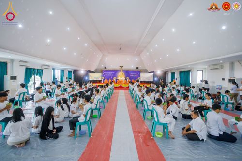 ภาพ No.284446:วันพุธที่ 17  ธันวาคม พ.ศ.2568  พิธีปลงผมนาคธรรมทายาท  โครงการบรรพชาสามเณรและบวชอุบาสิกาแก้ว  ณ วิทยาลัยศรีวิจายา (Sekolah Tinggi Agama Buddha Negeri Sriwijaya) เมืองตังเกอรัง จังหวัดบันเตน ประเทศอินโดนีเซีย