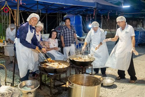 ภาพ No.291310:วันที่ 10 มกราคม พ.ศ. 2569 พิธีถวายภัตตาหารเป็นสังฆทาน แด่พระธรรมยาตรา ณ อนุสรณ์สถานคลองบางนางแท่น อ.สามพราน จ.นครปฐม ในโครงการธรรมยาตรา กตัญญูบูชา มหาปูชนียาจารย์ พระมงคลเทพมุนี(สด จนฺทสโร) พระผู้ปราบมาร อนุสรณ์สถาน 7 แห่ง ปีที่ 14