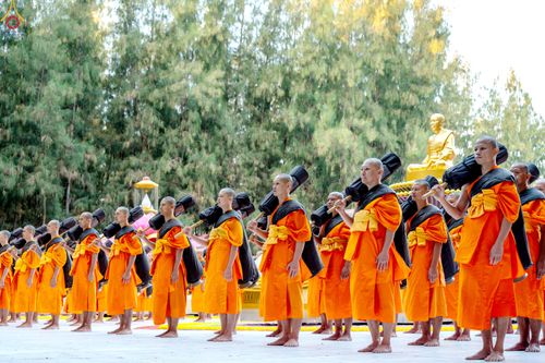 ภาพ No.288450:วันที่ 4 มกราคม พ.ศ. 2569 พระธรรมยาตราปฏิบัติธรรม และถ่ายภาพหมู่ประวัติศาสตร์ ในโครงการธรรมยาตรา กตัญญูบูชา มหาปูชนียาจารย์ พระมงคลเทพมุนี(สด จนฺทสโร) พระผู้ปราบมาร อนุสรณ์สถาน 7 แห่ง ปีที่ 14 ณ อนุสรณ์สถานมหาวิหารพระมงคลเทพมุนี (โลตัสแลนด์) อ.สองพี่น้อง