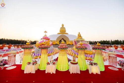 ภาพ No.302185:วันที่ 23 มกราคม พ.ศ. 2569 พิธีจุดประทีปธรรมถวายเป็นพุทธบูชา (ภาพชุดที่ 2) และบูชาธรรมมหาปูชนียาจารย์  ณ อนุสรณ์สถานลำดับที่ 5 สถานที่เผยแผ่วิชชาธรรมกายครั้งแรก อนุสรณ์สถานบางปลา วัดบางปลา อำเภอบางเลน จังหวัดนครปฐม ในโครงการธรรมยาตรา กตัญญูบูชา มหาปูชนีย