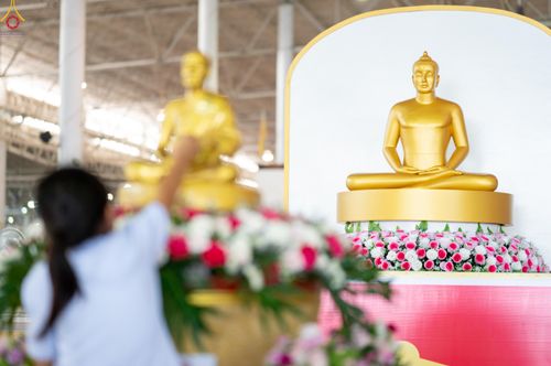 ภาพ No.318259:วันอาทิตย์ต้นเดือนที่ 5 เมษายน พ.ศ.2569 พิธีตักบาตร ณ บ้านแก้วเรือนทองคุณยายอาจารย์ฯ วัดพระธรรมกาย