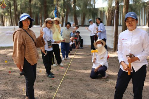 ภาพ No.300495:ภาพเบื้องหลังอาสาสมัครรวมใจ ชุดที่ 3 ในโครงการธรรมยาตรา กตัญญูบูชา มหาปูชนียาจารย์ พระมงคลเทพมุนี(สด จนฺทสโร) พระผู้ปราบมาร อนุสรณ์สถาน 7 แห่ง ปีที่ 14