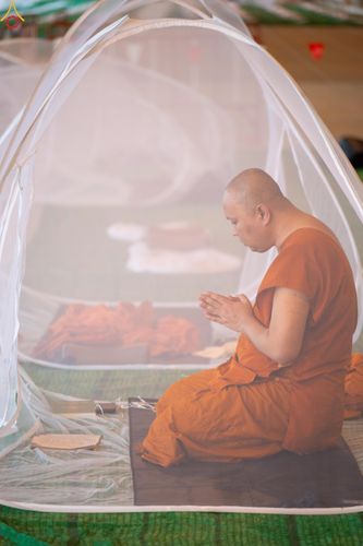 ภาพ No.323847:วันที่ 22 เมษายน พ.ศ.2569 (วันคุ้มครองโลก) งานถวายมหาสังฆทาน 40,000 กว่าวัดทั่วประเทศ บรรยากาศพระสังฆาธิการและสาธุชน  เดินทางเข้าวัดพระธรรมกาย และพักค้าง ตั้งแต่ ตอนเย็นวันที่ 21  ถึงเช้าวันที่ 22