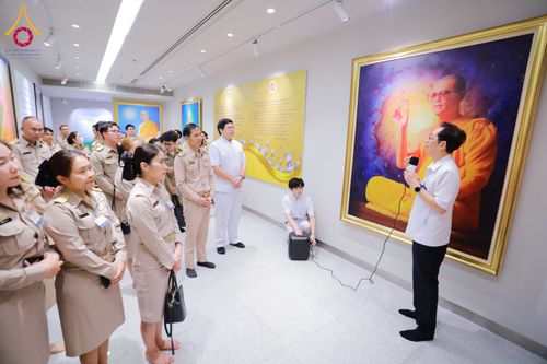 ภาพ No.311489:วันจันทร์ที่ 23 กุมภาพันธ์ พ.ศ. 2569 เปิดโลกทัศน์ผู้บริหารสถานศึกษายุคใหม่ เรียนรู้ต้นแบบการพัฒนาคนผ่านพลัง “บวร–V-Star” ผู้เข้ารับการพัฒนาตามโครงการ สพฐ. ศึกษาดูงานวัดพระธรรมกาย เสริมภาวะผู้นำคุณธรรมสู่การบริหารโรงเรียนอย่างยั่งยืน ณ อาคาร 100 ปี คุณยาย