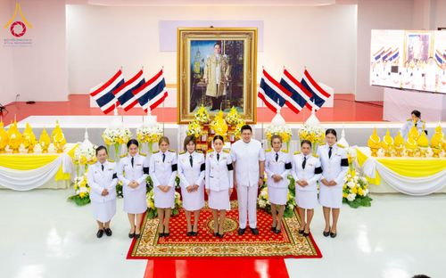 ภาพ No.276119:วันที่ 5 ธันวาคม พ.ศ. 2568 พสกนิกรอำเภอคลองหลวง พร้อมใจบำเพ็ญกุศลอุทิศถวาย “ในหลวงรัชกาลที่ 9” น้อมรำลึกในพระมหากรุณาธิคุณ เนื่องในวันคล้ายวันพระบรมราชสมภพ วันชาติ และวันพ่อแห่งชาติ ณ อาคารปลูกศรัทธา 2 วัดพระธรรมกาย อำเภอคลองหลวง จังหวัดปทุมธานี