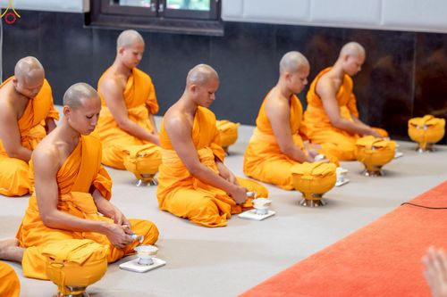 ภาพ No.227805:วันเสาร์ที่ 31 พฤษภาคม พ.ศ.2568 พิธีถวายผ้าไตรแด่สามเณรผู้เข้ารับการอุปสมบท , พิธีอุปสมบทสามเณรเตรียม DCI วัดพระธรรมกาย จ.ปทุมธานี