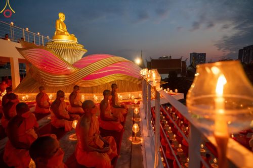 ภาพ No.119268:พิธีจุดประทีปถวายเป็นพุทธบูชา และบูชาธรรมมหาปูชนียาจารย์ พระมงคลเทพมุนี(สด จนฺทสโร) ในโครงการธรรมยาตราฯ วันที่ 26 มกราคม พ.ศ. 2567 ณ อาคารธรรมยาตรา กตัญญูบูชามหาปูชนียาจารย์ ตรงข้ามวัดปากน้ำภาษีเจริญ จ.กรุงเทพมหานคร