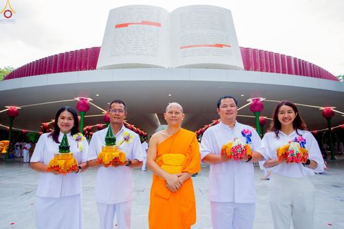 ภาพ No.227467:วันเสาร์ที่ 31 พฤษภาคม พ.ศ. 2568 พิธีเวียนประทักษิณรอบพระอุโบสถ ในพิธีอุปสมบท สามเณรเตรียม DCI รุ่นที่ 22 ณ อุโบสถพระไตรปิฎก วัดพระธรรมกาย