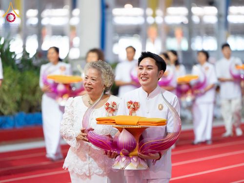 ภาพ No.134408:พิธีทอดผ้าป่าสมทบ มหาสังฆทาน 10,000 วัด ทั่วไทย วันอาทิตย์ต้นเดือนที่ 7 เมษายน พ.ศ.2567 ณ ห้องแก้วสารพัดนึก 1 สภาธรรมกายสากล  วัดพระธรรมกาย จ.ปทุมธานี