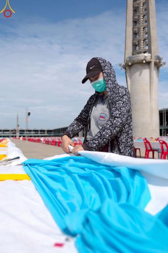 ภาพ No.218561:วันที่ 15 - 18 เมษายน พ.ศ. 2568 การเตรียมภาชนะสำหรับถวายภัตตาหาร , การจัดโต๊ะเก้าอี้ในลานธรรม , การแพ็คพัสดุงานต้อนรับ เพื่องานวันคุ้มครองโลก 22 เมษายน พ.ศ.2568 วัดพระธรรมกาย