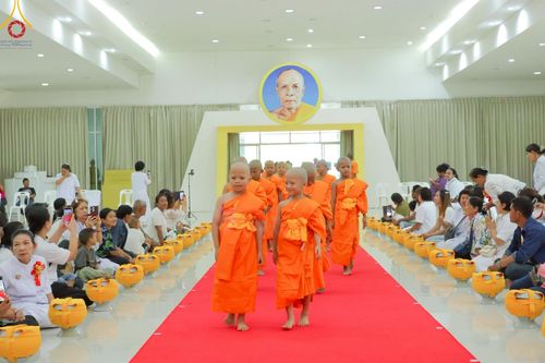 ภาพ No.216292:วันเสาร์ที่ 5 เมษายน พ.ศ. 2568 พิธีตัดปอยผม พิธีขอขมาผู้ปกครอง พิธีขอขมามอบผ้าไตร พิธีบรรพชา พิธีถวายบาตรสามเณร ณ ศูนย์ปฏิบัติธรรมและศูนย์อบรมเยาวชนเพชรบุรี ต.ท่าแลง อ.ท่ายาง จ.เพชรบุรี