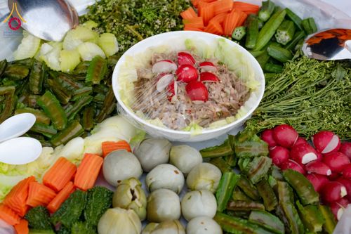 ภาพ No.191878:พิธีถวายภัตตาหารเป็นสังฆทาน แด่พระธรรมยาตรา ณ อนุสรณ์สถานคลองบางนางแท่น อ.สามพราน จ.นครปฐม ในโครงการธรรมยาตรา กตัญญูบูชา มหาปูชนียาจารย์ พระมงคลเทพมุนี(สด จนฺทสโร) พระผู้ปราบมาร อนุสรณ์สถาน 7 แห่ง ปีที่ 13 วันที่ 9 มกราคม พ.ศ. 2568