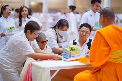 ภาพ No.225451:วันอาทิตย์ที่ 18 พฤษภาคม พ.ศ. 2568 พิธีร่วมบุญการศึกษา พระภิกษุ สามเณร ณ ห้องแก้วสารพัดนึก 2 วัดพระธรรมกาย