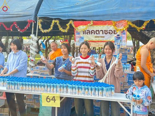 ภาพ No.193970:วัดพระธรรมกาย จัดงานวันเด็กแห่งชาติ ประจำปี พ.ศ.2568 ออกร้านอาหาร 200 ร้าน มอบของขวัญหลายหมื่นชิ้น วันที่ 12 มกราคม พ.ศ. 2568 วัดพระธรรมกาย อ.คลองหลวง จ.ปทุมธานี